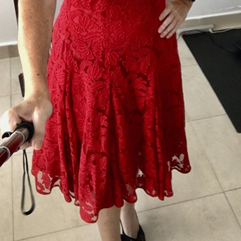 Carolina Herrera Red Lace Dress - Size 8 NWT - Picture 4 of 16